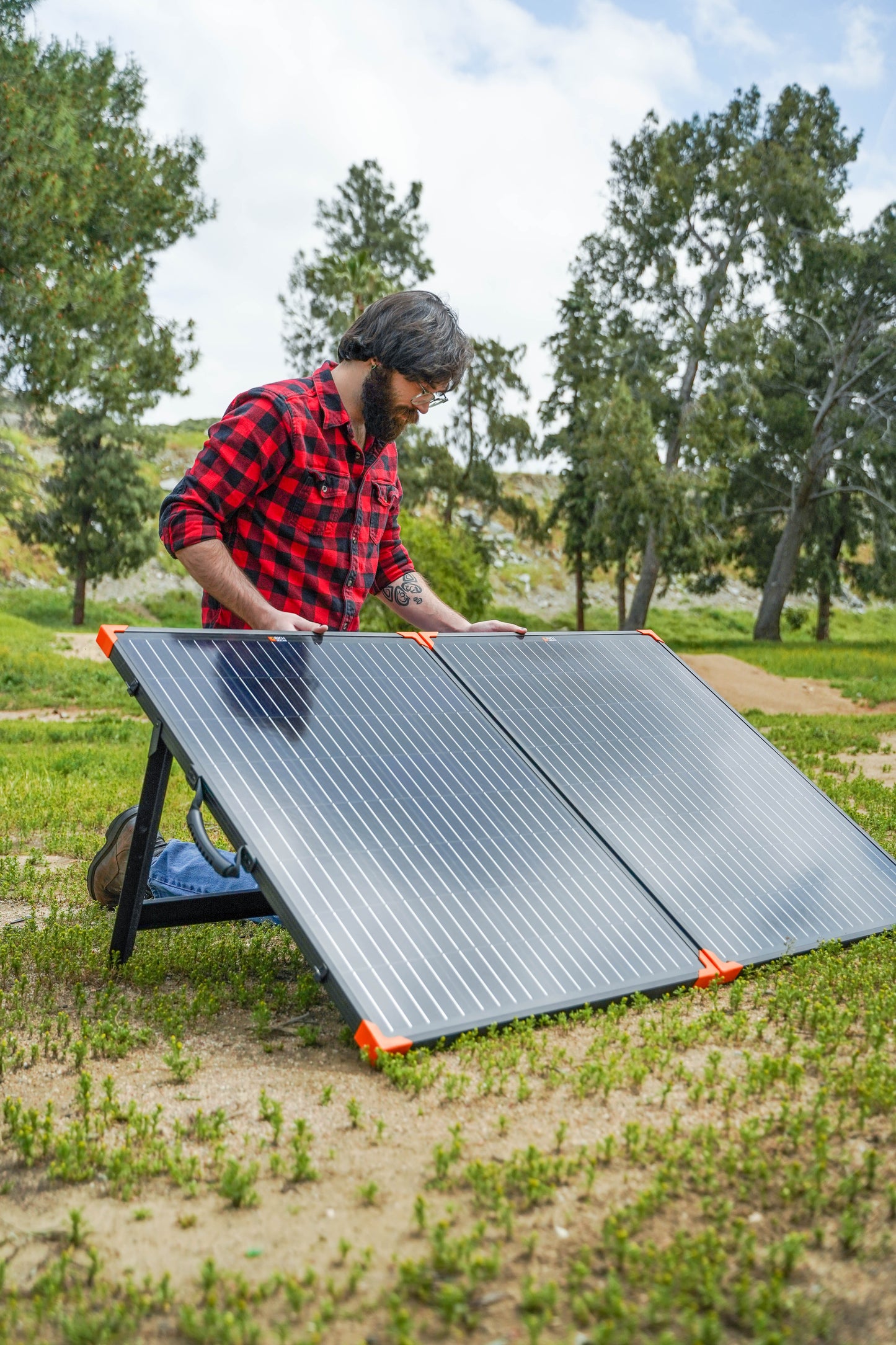 MEGA 200 Portable Briefcase Charging Kit | 200 Watt Portable 12V Solar Panel