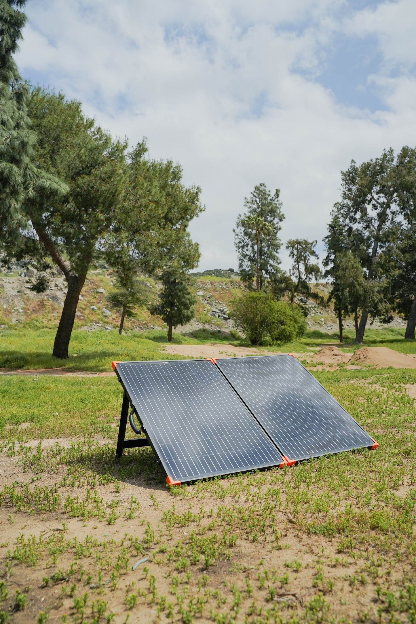 MEGA 200 Portable Briefcase Charging Kit | 200 Watt Portable 12V Solar Panel